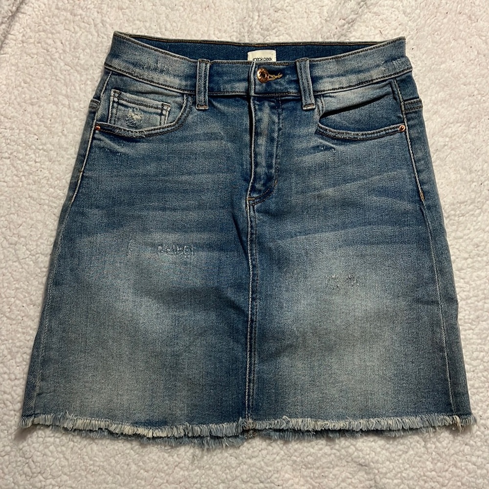 Sneak peek denim skirt - Picture 1 of 5
